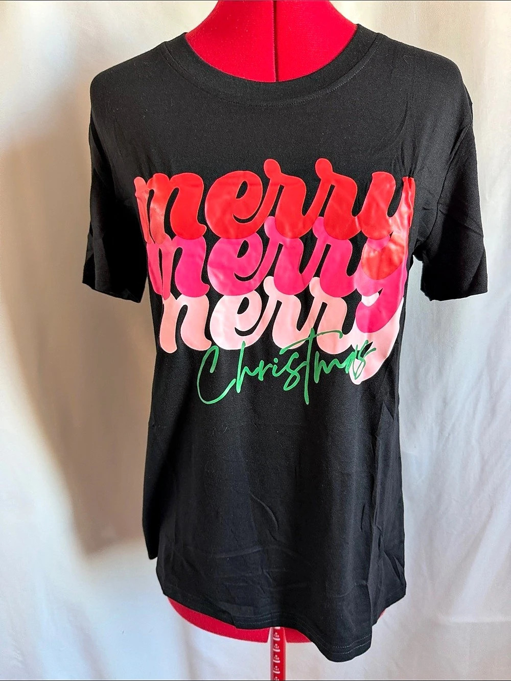 Graphic Short Sleeve Tee in Black & Pink Size Small Like New